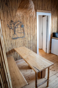 טנטי צפוני פנים חדר