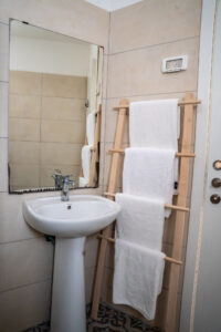 יעלים וערבה חדר רחצה