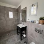 מול ים חדר רחצה