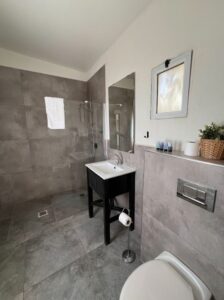 מול ים חדר רחצה