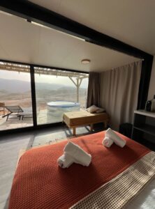 מול מדבר מבט החוצה