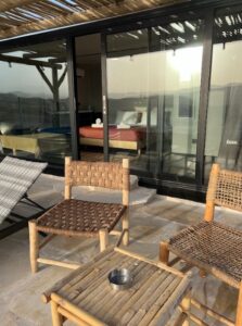 מול מדבר מרפסת