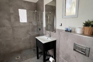 מול ים חדר רחצה