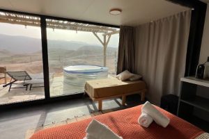 מול מדבר מבט החוצה